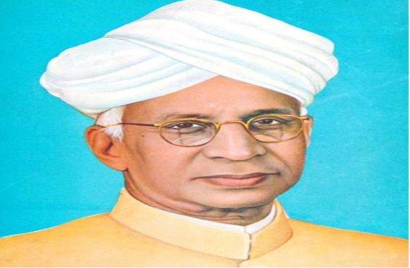 Teacher's Day 2018 Teacher's Day 2018: समाज को मिली नई दिशा, भविष्य के लगे पंख, आप भी ऐसे कर सकते हैं अपने शिक्षकों का सम्मान