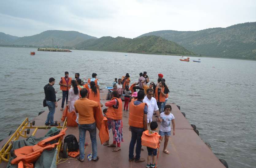 https://www.patrika.com/alwar-news/ सुहावने मौसम में घूमने निकले पर्यटक, सिलीसेढ़ पर पर्यटकों की रही भारी भीड़