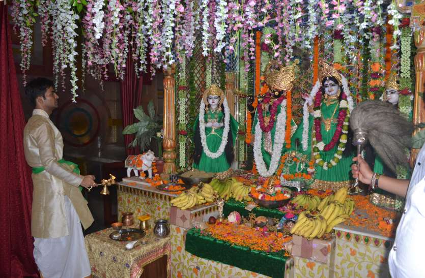 Janmashtami 2018 Celebration in Alwar जनमाष्टमी 2018 : अलवर में उत्साह व उमंग के साथ मनाया गया कृष्ण जनमोत्सव, झांकियां देख लोग हुए अभिभूत