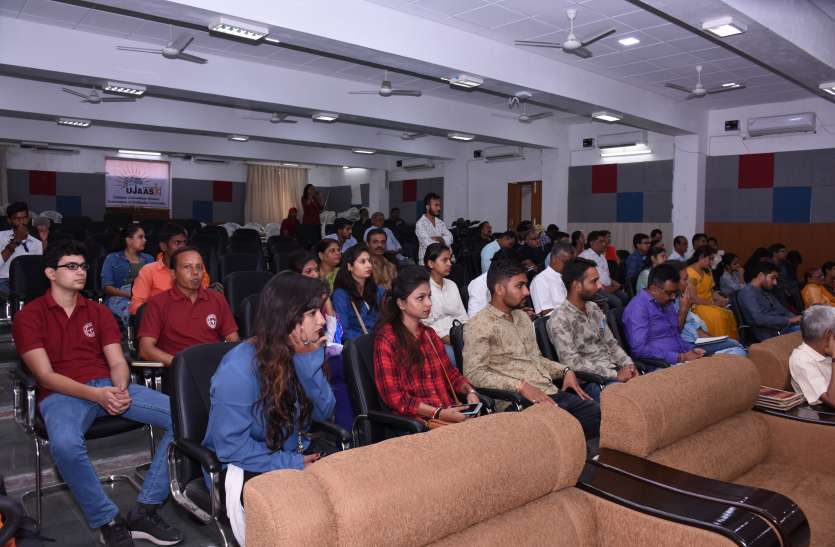 digital media डिजिटल दौर की पत्रकारिता के सामने 16 चुनौतियां : प्रो. भगत