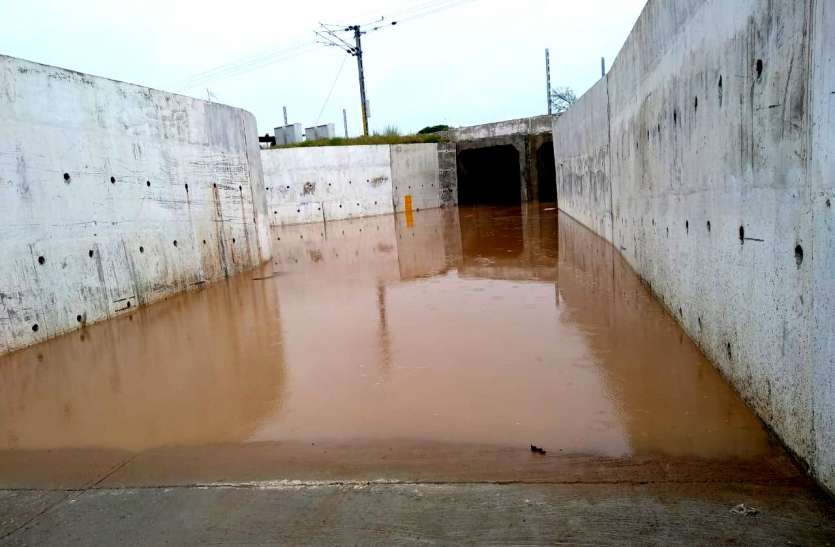 6 feet water in kishanpura underpass किशनपुरा रेलवे अण्डरपास 6 फीट डूबा
