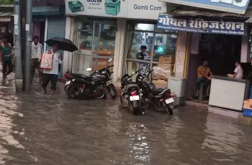 hindaun karauli news रास्ते जलमग्न, बाजारों में भरा पानी