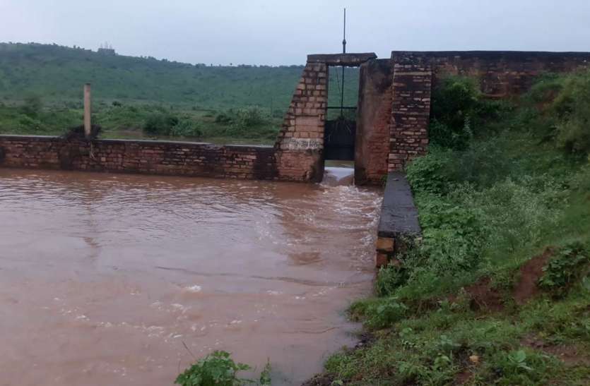 city,water, शहर के साथ छल, अफसर कर रहे बराबर पानी देने का दावा लेकिन पूरा पानी जा रहा हिम्मतगढ़