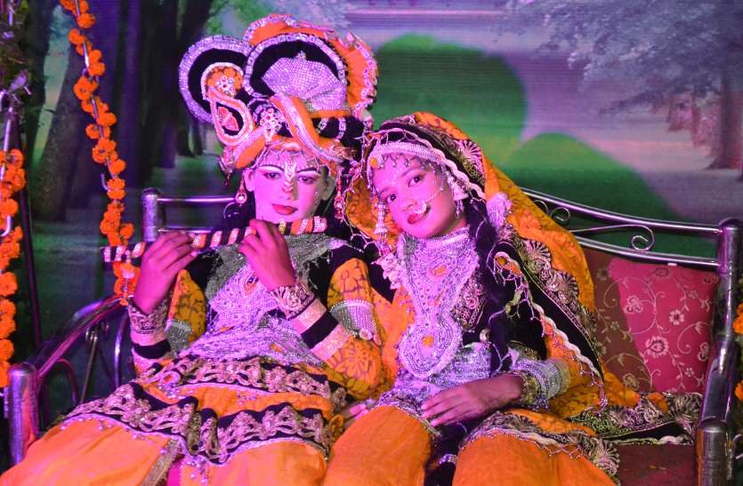Krishna Janmashtami celebrated in katni कन्हैया के प्रकट होते ही भाव विभोर हुए श्रद्धालु, वीडियो में देखें जन्माष्टमी का अद्भुत नजारा
