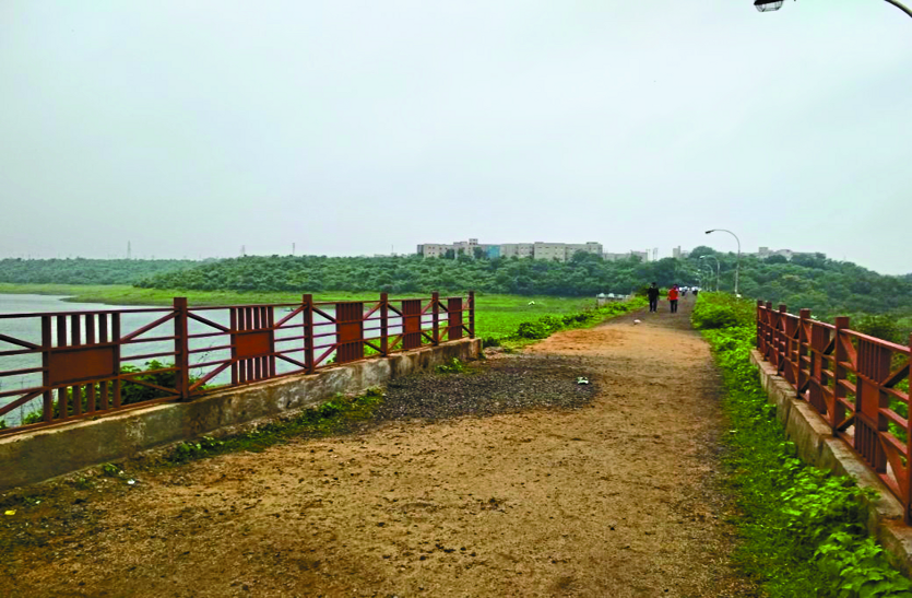 dam डैम का सौंदर्यीकरण अधर में