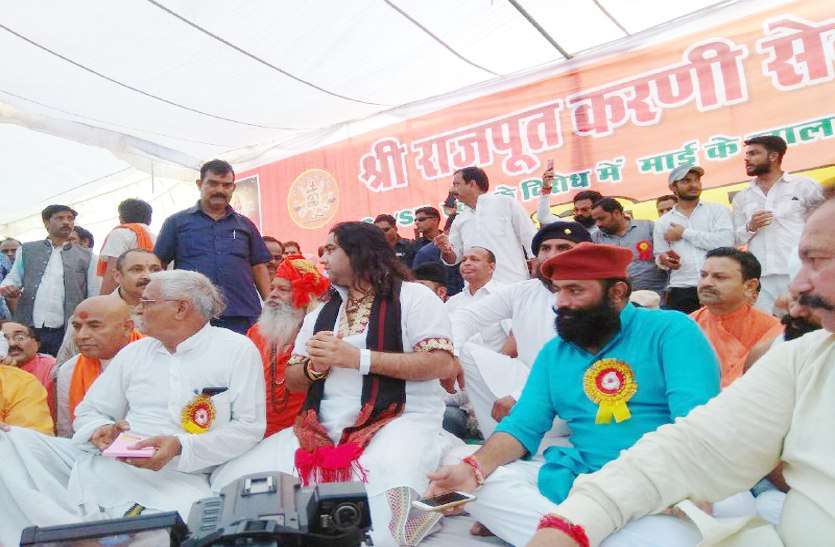 devki nandan thakur SC S/T ACT : सरकार को दिया दो महीने का वक्त नहीं तो चुनाव में भुगतना पड़ेगा खामियाजा : देवकीनंदन