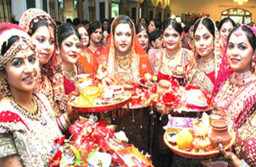 Hartalika Teej Hartalika Teej Vrat 2018 : करवा चौथ से भी कठिन है हरतालिका तीज का व्रत, पति की लंबी आयु के लिए इस तरह व्रत करती हैं महिलाएं
