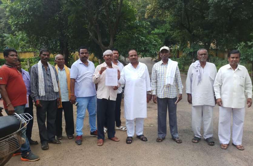 crime मृत आदिवासी महिला आरक्षक के पिता ने कहा- पुलिस ने जरूरी बिंदुओं को किया नजरअंदाज