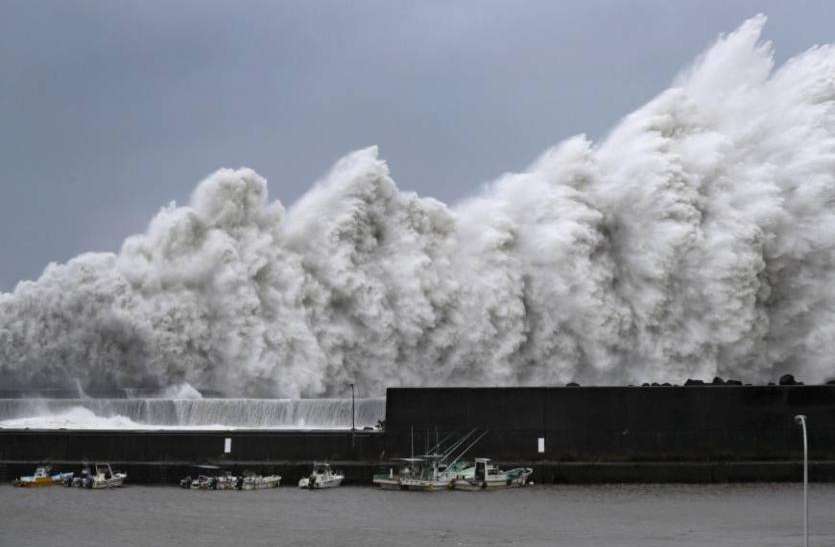 typhoon jebi तूफान 'जेबी' की दस्तक से जापान में हाई अलर्ट, 600 से ज्यादा उड़ानें रद्द