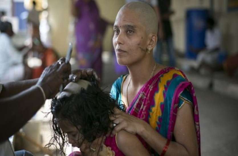 making money by women hair sale in market यहां मिलते हैं मुंडन के बदले लाखों रुपए! लाइन लगाती हैं 'महिलाएं'