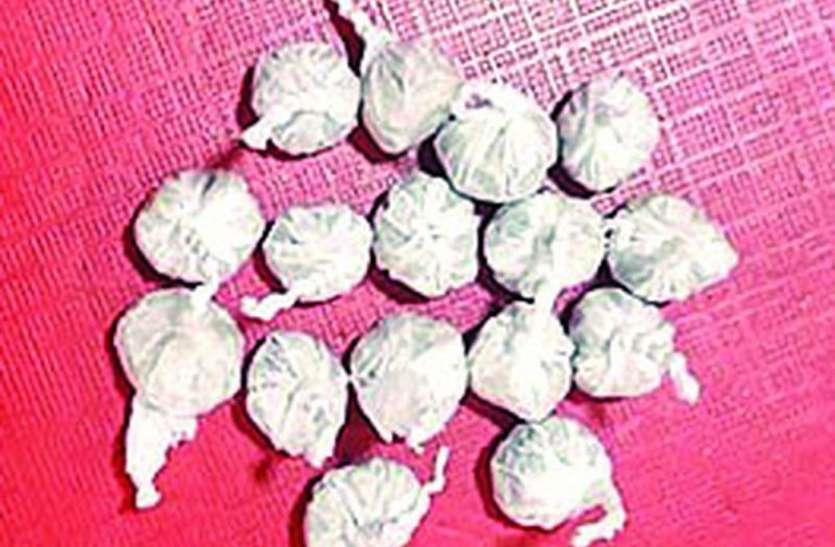 crackers पटाखे लेकर स्कूल पहुंच रहे बच्चे