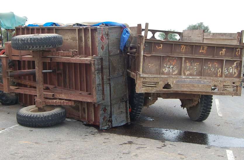 accident बजरी तस्करी में लिप्त ट्रैक्टर ने पद यात्रियों की ट्रॉली को मारी टक्कर