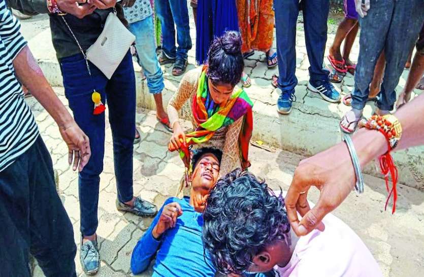 एनएच 30 पर आए दिन हो रहे हादसे एनएच 30 पर आए दिन हो रहे हादसे, बाइक सवार ने रफ्तार में पिकअप को मारी टक्कर