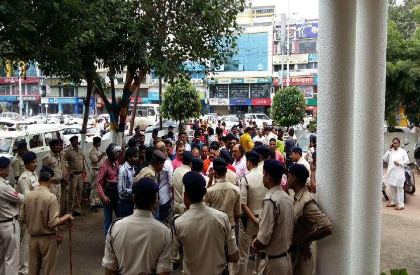 police सीएम शिवराज का कथित भतीजा पकडाया! गैंगरेप का आरोप