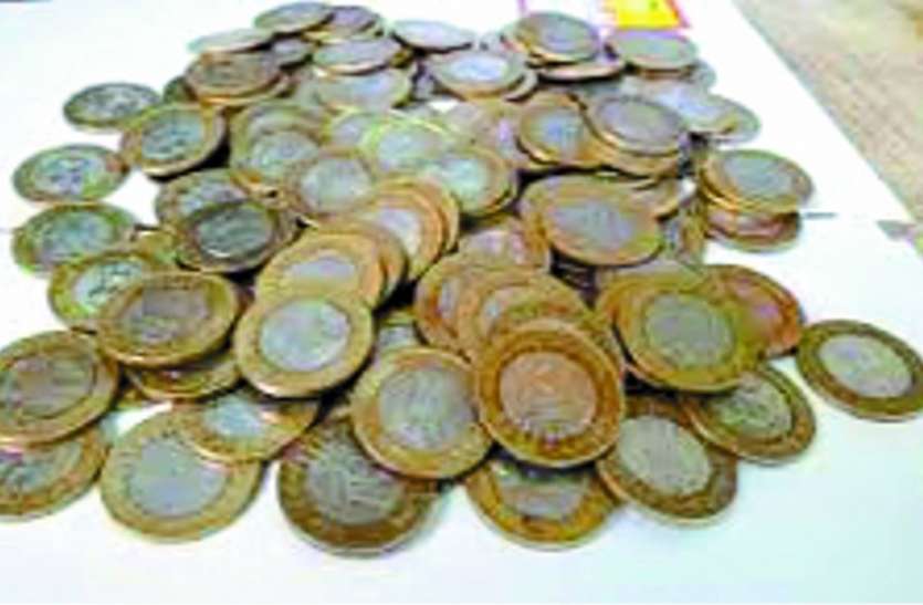 Wholesaler and bankers do not take coins people get annoyed थोक व्यापारी व बैंककर्मी नहीं ले रहे सिक्के, कानून को दिखा रहे ठेंगा