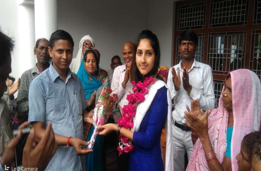 raebareli एक्टिव मोड में आईं अदिति सिंह, घर-घर जा कर लिया सबका हाल
