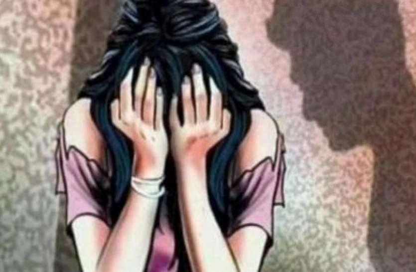 Gang vicitm caricature भाई बनकर घुमाने के बहाने युवती से चलती कार में किया रेप