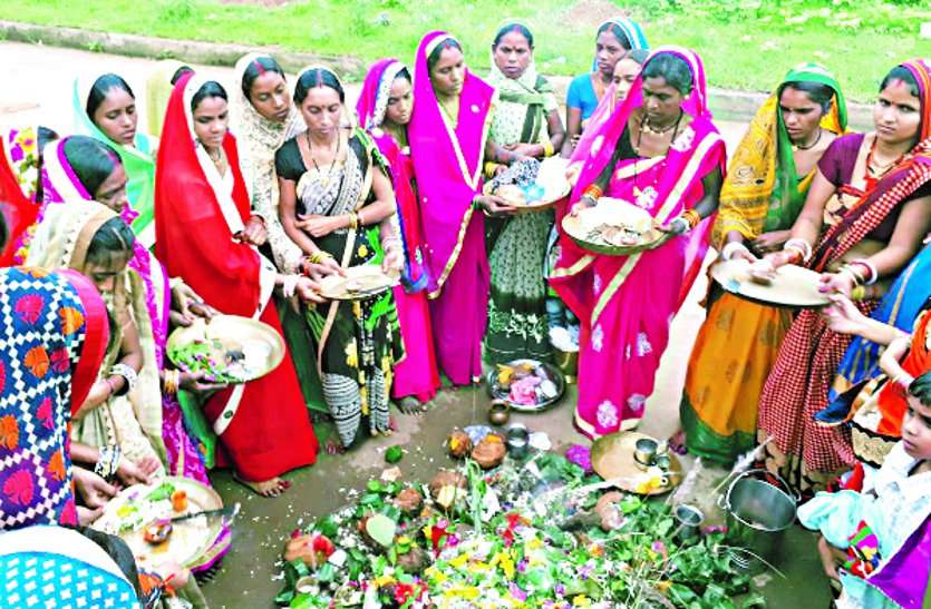 system बच्चों की लंबी उम्र के लिए माताओं ने रखा हलषष्ठी व्रत