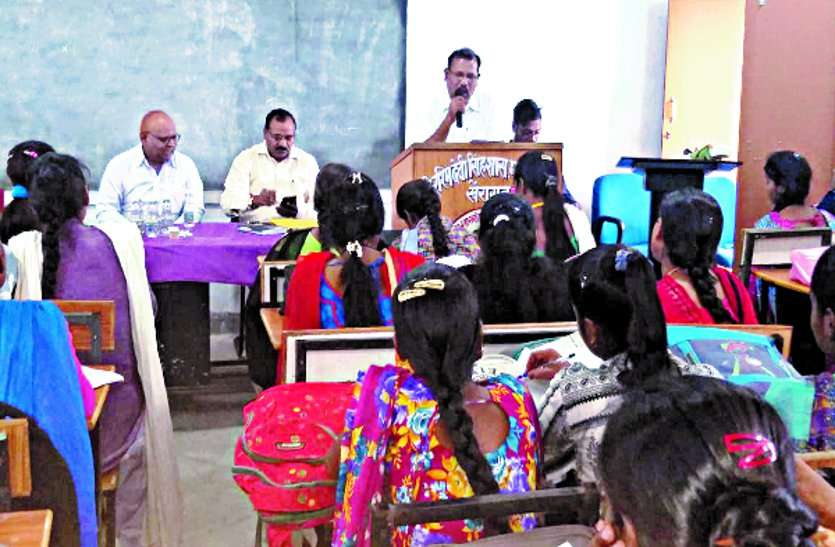 system सौ छात्रों की टोली गांवों में जाकर महिलाओं को करेगी जागरूक