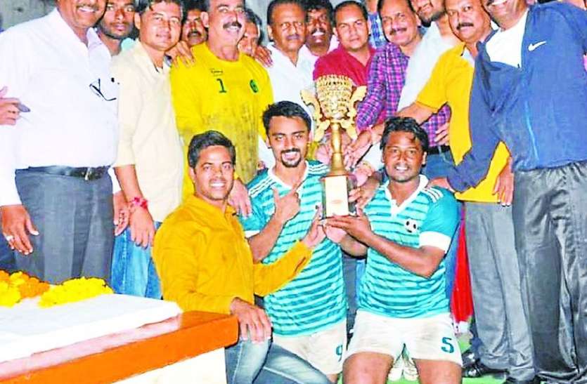 patrika रोमांच से भरे मैच में पैनल्टी शूट में जीता रोवर्स