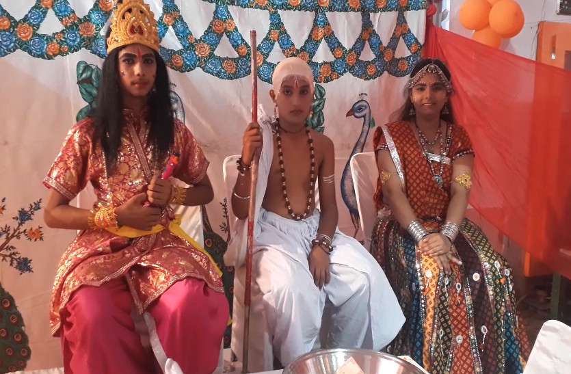 rajasthan news धूमधाम से मनाया कृष्ण जन्मोत्सव जय कन्हैयालाल के जयकारों से गूंजे मंदिर
