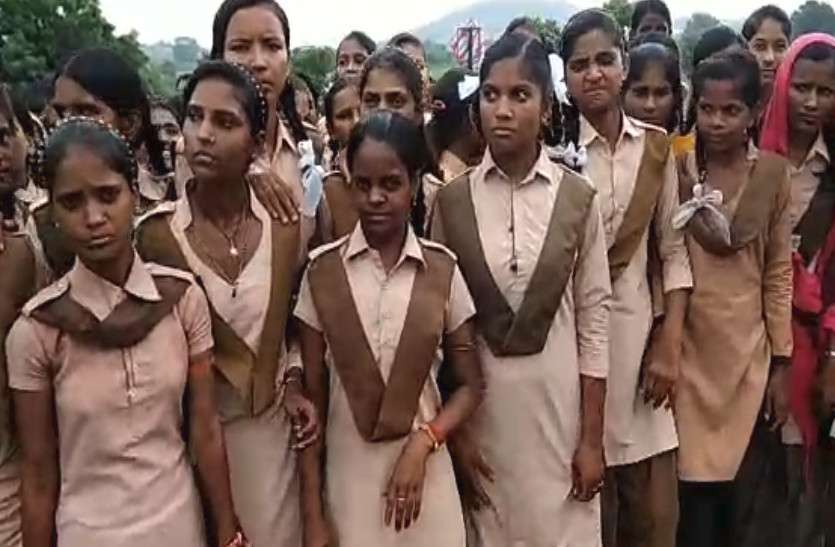 rajasthan news इस बात से नाराज होकर छात्रों ने राष्ट्रीय राजमार्ग पर लगाया जाम