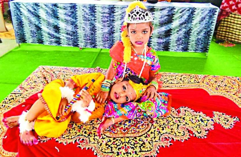 Krishna Janmashtami Govinda's Toli breaks into pieces कृष्ण जन्माष्टमी, गोविंदाओं की टोली ने फोड़ी मटकी, लूटा दही