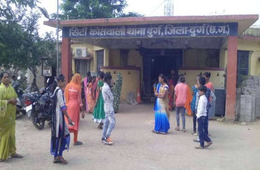 Durg crime गैंगस्टर के नाम पर कांग्रेस नेत्री को दी धमकी, कांग्रेस के जिला संयुक्त सचिव के खिलाफ एफआईआर