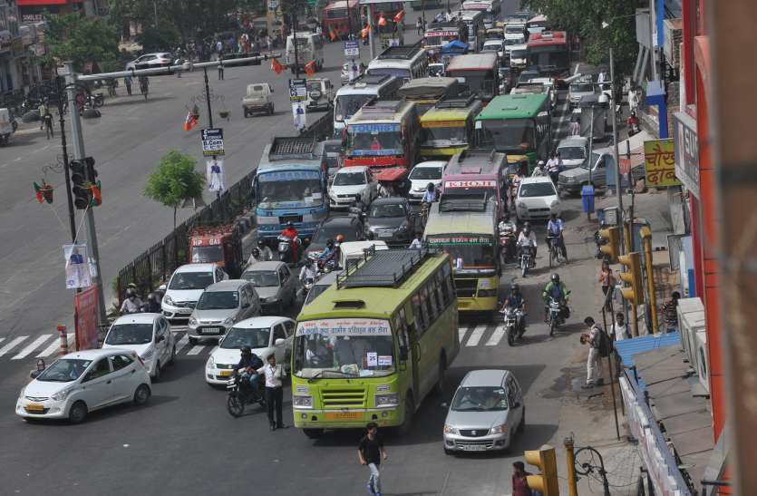 jaipur व्यस्त रही राजधानी की सडकें, रेंग-रेंग कर चला ट्रैफिक