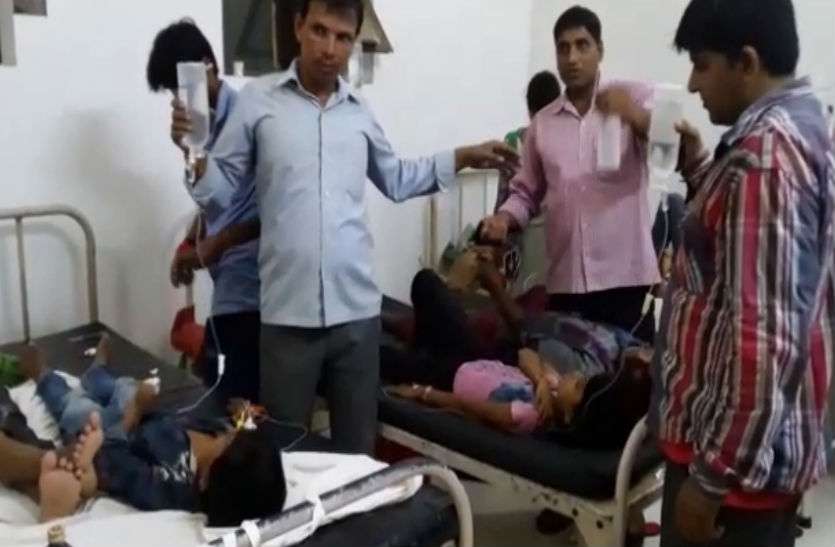 ill जन्माष्टमी का प्रसाद खाने के बाद 34 लोगों की हालत बिगड़ी