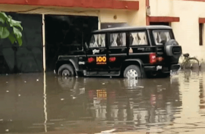 Negligence in development work of Yogi Government In Ayodhya Faizabad 14 घंटे की बरसात ने खोल दी योगी सरकार के विकास की पोल अयोध्या फैजाबाद में हर जगह पानी पानी