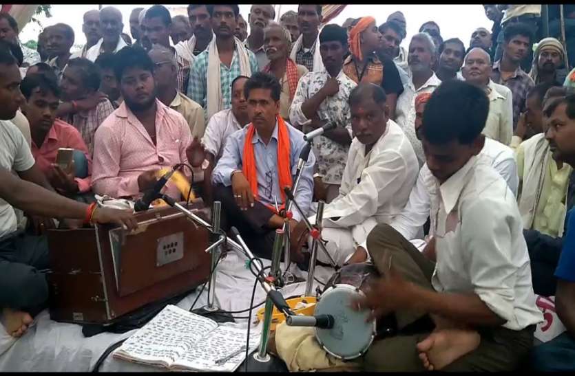 कजरी दंगल डीजे के दौर में विलुप्त होने के कगार पर कजरी दंगल