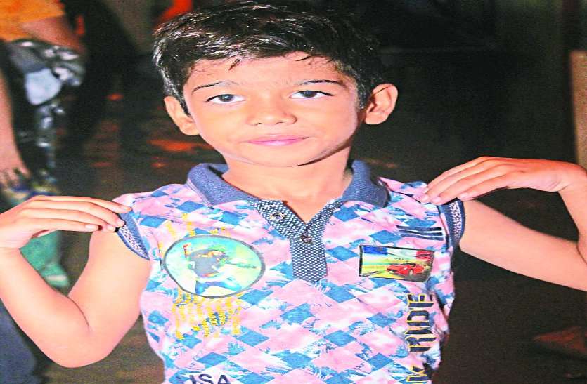 youth Breaking : बीच सडक़ पर दो सांडों की लड़ाई में फंसा मासूम,फिर हुआ यह हाल