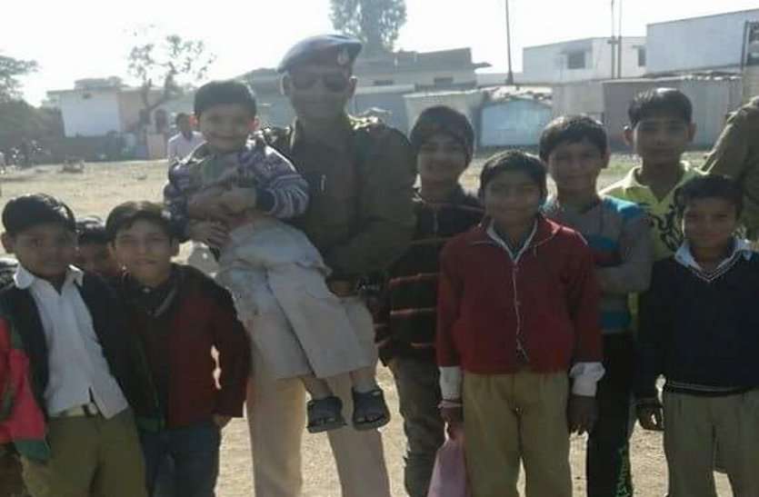 Teachers day 2018 : पुलिस इंस्पेक्टर बनने के बाद भी नहीं छूटी पढ़ाने की ललक, कर रहे ऐसा काम, रह चुके है शिक्षक