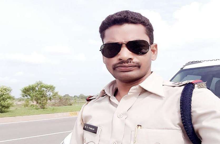 Teachers day 2018 : पुलिस इंस्पेक्टर बनने के बाद भी नहीं छूटी पढ़ाने की ललक, कर रहे ऐसा काम, रह चुके है शिक्षक Teachers day 2018 : पुलिस इंस्पेक्टर बनने के बाद भी नहीं छूटी पढ़ाने की ललक, कर रहे ऐसा काम, रह चुके है शिक्षक