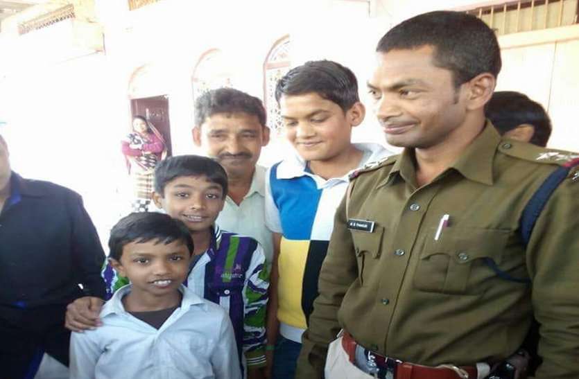 Teachers day 2018 : पुलिस इंस्पेक्टर बनने के बाद भी नहीं छूटी पढ़ाने की ललक, कर रहे ऐसा काम, रह चुके है शिक्षक