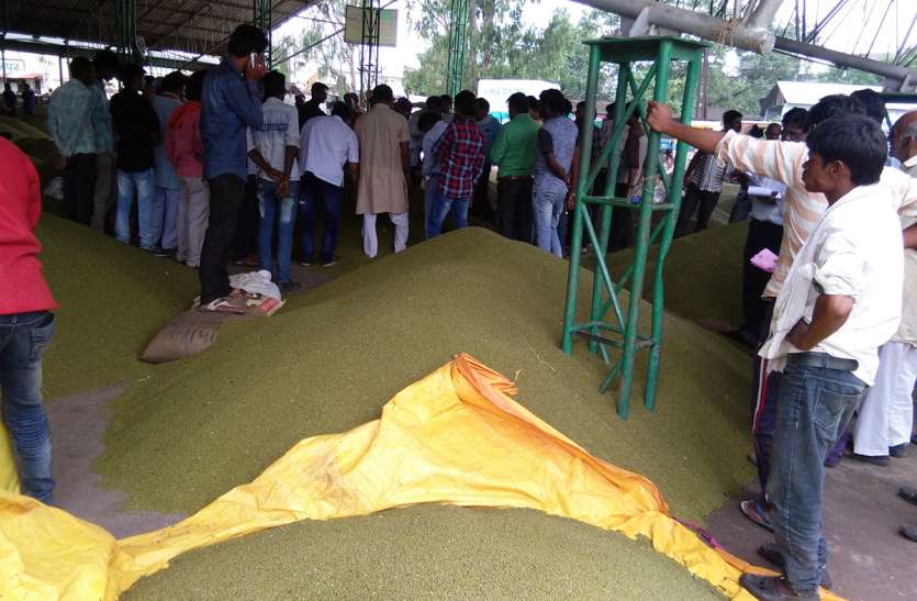 kisan भावान्तर के भंवर में फसे पचासों किसान, पांच माह बाद भी नही मिली राशि
