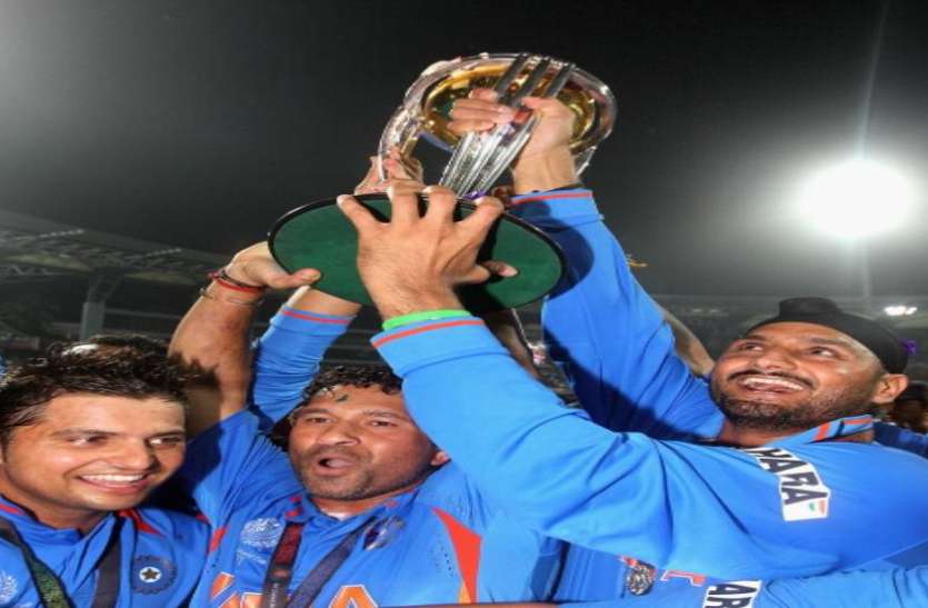 Teachers Day 2018: Indian cricketer sachin,raina,harbhajn twiites Teachers Day 2018: भारतीय क्रिकेटर्स ने आज के दिन याद किया अपने गुरुओं को, सचिन और रैना के अलावा इन्होंने किया ट्वीट