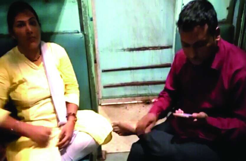 रायपुर से कोरबा आने वाली रायपुर गेवरा रोड पेसेंजर आधी रात रास्ते में रुकी ट्रैन तो महिला के साथ हो गया ये बड़ा हादसा