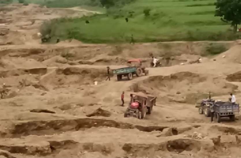 nahin tham raha bajaan nadee se avaidh bajaree khanan नहीं थम रहा बजाण नदी से अवैध बजरी खनन