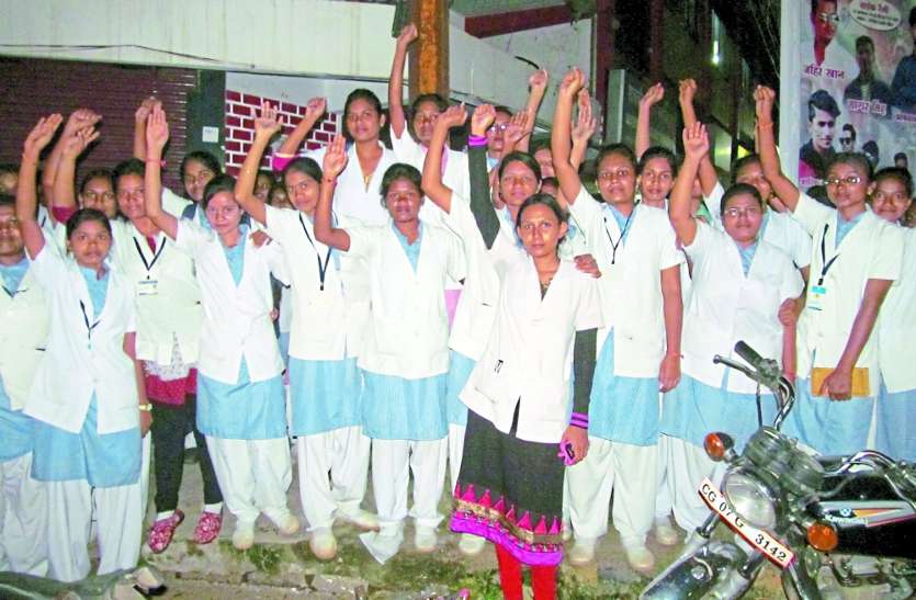 patrika कलेक्टर ने भेजा था नर्सिंग छात्राओं को, सिरफिरे ने तलवार लेकर दौड़ाया