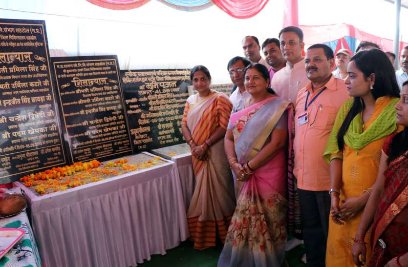 MLA laid the foundation stone of the Action Center, said - Doctor of s विधायक ने शीघ्र एक्शन केन्द्र की रखी आधारशिला , कहा- पीडि़त मानवता की सेवा करे चिकित्सक