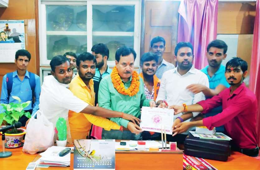 ABVP Faizabad Celebrated Teachers day 2018 शिक्षक दिवस : ABVP ने टीचर्स डे पर शिक्षकों को किया सम्मानित