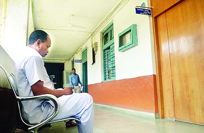 अजाक विभाग के रिकार्ड में ये छात्र फेल बताए जा रहे 63 छात्र हो गए पास, लेकिन उन्हें फेल बता कर रोक दी गई है स्कॉलरशिप...!
