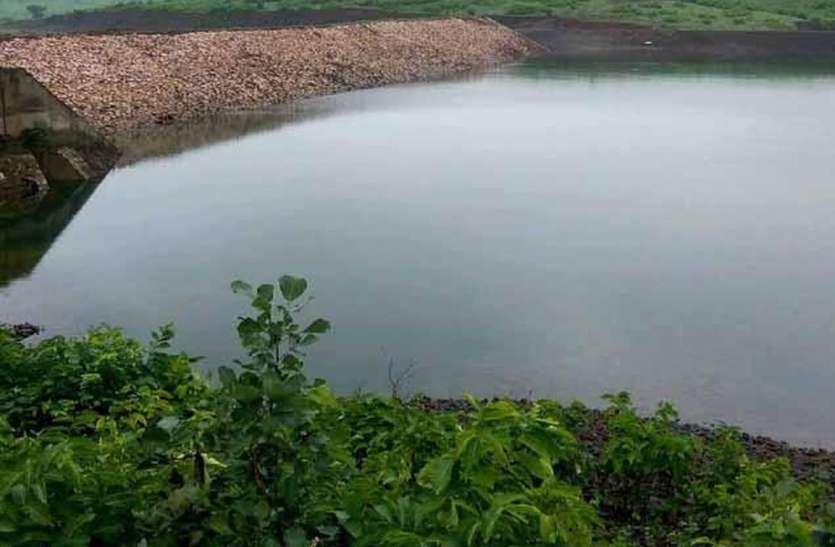 PATRIKA रिसाव से खाली होने लगा सिंचाई विभाग का बांध