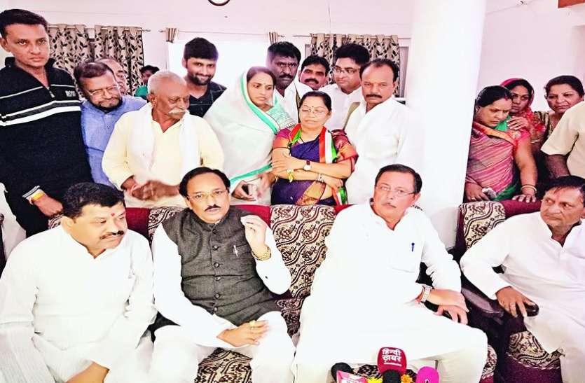 alirajpur congress news 15 सालों से सत्ता में तो जन आशीर्वाद यात्रा निकालने की आवश्यकता क्यों?