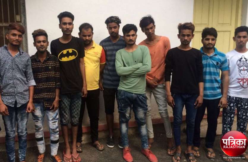 banswara बांसवाड़ा : जन्माष्टमी पर देर रात हुए झगड़े में दोनों पक्षों ने लगाए मारपीट के आरोप, पुलिस ने 11 जनों को किया गिरफ्तार