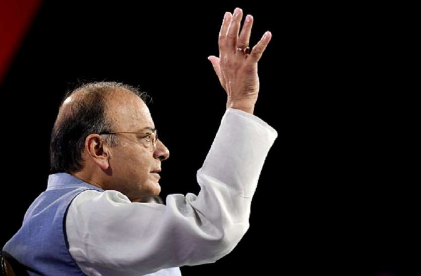 Finance Minister Arun Jaitley on falling of rupee against dollar रुपए की गिरावट पर जेटली की गजब दलील- घबराने की बात नहीं, दुनियाभर में मजबूत हुआ डॉलर