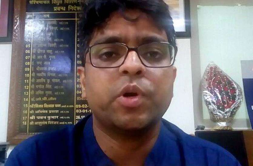 meerut Teacher's Day 2018: अंग्रेजी शिक्षिका के आदर्शों को देखकर एेसे राह बदल गर्इ इस आर्इएएस अफसर की