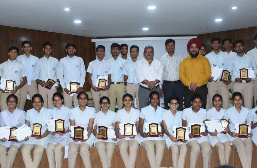 Seth Tolaram Bafna Academy 'स्माइल' से विद्यार्थियों को दिए व्यक्तित्व विकास के गुर